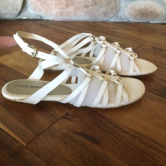 ✔️ Via Spiga Flat Leather Ankle Buckle Sandal Size 9 - Picture 3 of 7